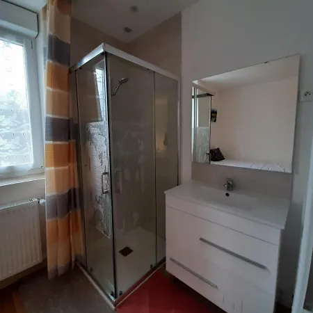 Charles Au Premier شقة