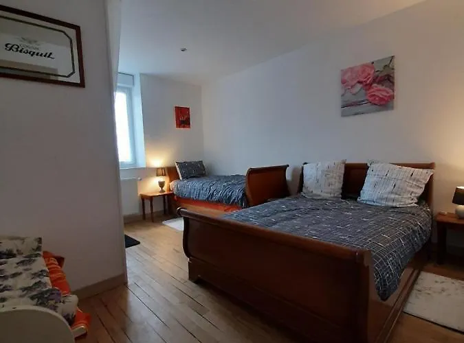 Charles Au Premier Appartement