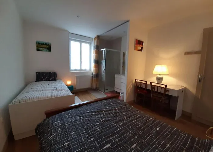 Charles Au Premier Appartement